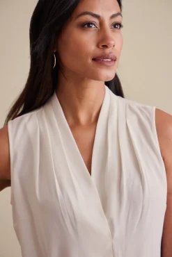 Online Akira Tank Tops