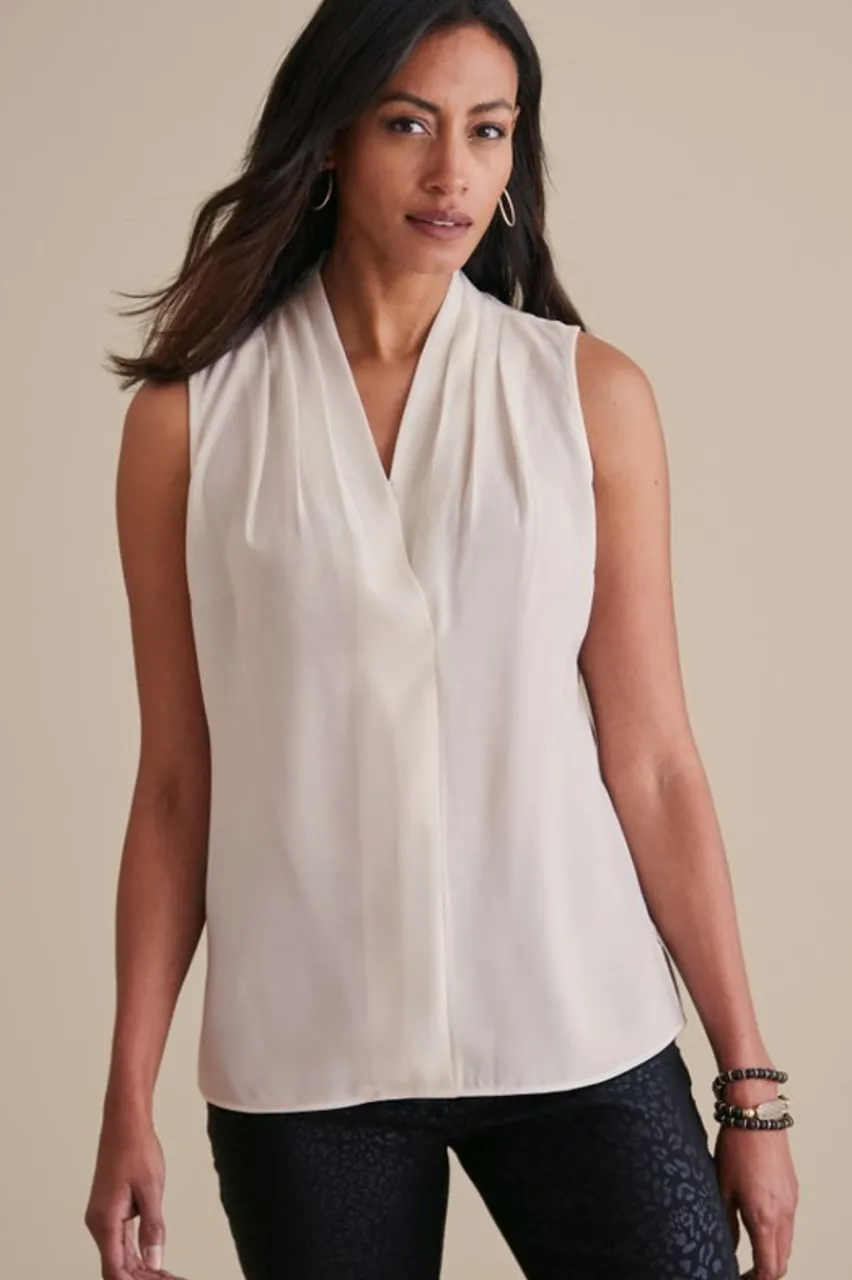 Online Akira Tank Tops